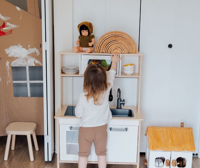 toddler ignoring parent while she plays